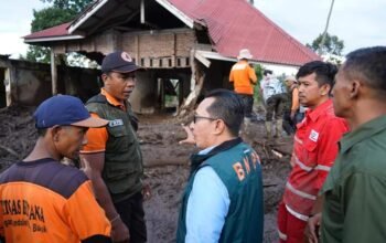 Tinjau Lokasi Terdampak Banjir Bandang dan Longsor, Ini Pesan Bupati Eka Putra